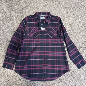 Women’s Simms button down.